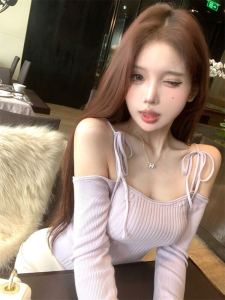 เสื้อสเวตเตอร์ถักแขนยาวไหล่เดียวสีม่วงสำหรับผู้หญิง ฤดูใบไม้ร่วง/ฤดูหนาว เสื้อชั้นในทรงเข้ารูป เสื้อชั้นในสไตล์สตรีท แฟชั่นสตรีท