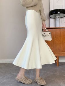 กระโปรงยาวคลุมสะโพกถักเข้ารูปเอวสูง ทรงหางปลา ทรงเข้ารูป กระโปรงสั้นฤดูใบไม้ร่วง 2025 กระโปรงยาวคลุมเข่า ผ้าฝ้ายผสมโพลีเอสเตอร์