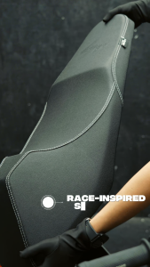 SEVEN SERIES FLAT SEAT ASSY / GP RACING SEAT FOR CLICK V2 V3 V4 F1 CARBON LIHA STYLE SEAT ASSEMBLY FOR CLICK MOTORCYCLE