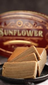 GPR Sunflower Layer Cake 100% Pure Butter (Classic Original) No Preservatives Doorgift Raya & Raya Haji