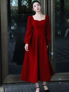 ชุดเดรสยาวผ้ากำมะหยี่สีแดงสไตล์ฮิปซีสไตล์ฝรั่งเศสย้อนยุคฤดูใบไม้ร่วง/ฤดูหนาว กระโปรงทรงเอเอวสูง แขนยาว ชุดราตรีสำหรับผู้หญิง