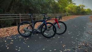 PANTHER HELIOS Series Aerodynamic Pro Race Road Bike Adult SHIMANO 105 24-speed Full Carbon Frame Fork Handlebar for height 165 - 185 Men