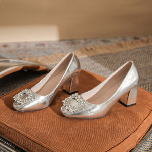 รองเท้าส้นสูง TELLEZ สไตล์เรโทรสำหรับผู้หญิง 2025 รองเท้าส้นแบนแบบฝรั่งเศสพร้อมกระดุมเพชร รองเท้าส้นแบนพื้นนุ่ม รองเท้าแต่งงานฤดูใบไม้ร่วง