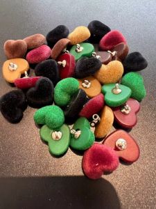 กระดุมผ้าขนสัตว์ทรงหัวใจหลากสีสันพรีเมี่ยมสำหรับฤดูใบไม้ร่วงและฤดูหนาว เสื้อคาร์ดิแกนเปิด เสื้อโค้ทผ้าขนสัตว์ กระดุมเสื้อโค้ท