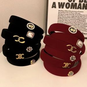 เครื่องประดับผมผ้ากำมะหยี่สีดำสไตล์ฝรั่งเศสย้อนยุคสำหรับผู้หญิง เครื่องประดับผมแบบสวมหัวสีแดงหรูหรา ทันสมัย อเนกประสงค์