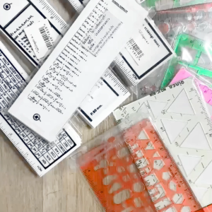 ไม้บรรทัด ไม้บรรทัดสูตร รูปทรง เพลทพลาสติก คละสี วงกลม วงรี สามเหลี่ยม โปรสูตร หนาแข็งแรง พลาสติก โปรสูตร YC