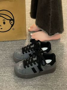 Nữ Thời Trang Thoải Mái Giày Bánh Mì Đáy Dày Mùa Xuân 2024 Phong Cách Mới Đa Năng Retro Trắng Giày Sneaker Thoải Mái Phù Hợp Với Tất Cả Các Trận Đấu