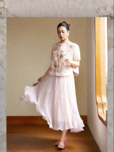 plusmall | New Chinese Style Embroidered Waistcoat Lace Blouse Semi-skirt