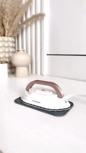 Portable Electric Iron Travel Dual Voltage Design 220V Non-steam Travel Dry Iron 30S Preheating