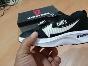 Sepatu Sekolah Anak Laki-Laki & Perempuan: Pilihan Terbaik