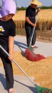 ไม้กวาดกลางแจ้งพรีเมียม แบบหยุ่นหยุ่น หัวไถตาข่าย ทำความสะอาดถนนและสนามหญ้า