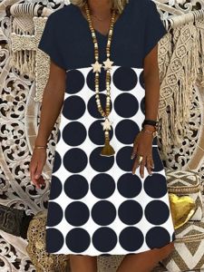 ชุดเดรสทรง Polkadot ทรงหลวมเอวกลางกระโปรงทรงเอคอวีพิมพ์ลายฤดูร้อนเหมาะสําหรับงานปาร์ตี้สไตล์สตรีทและวันเกิด