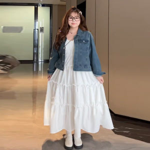 ชุดเดรสยาวคอฮอลเตอร์สีขาวสไตล์ฝรั่งเศสไซส์ใหญ่สำหรับผู้หญิงในช่วงฤดูร้อน ชุดยาวเอวเข้ารูปดีไซน์เรียบง่าย สัมผัสหรูหรา