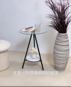 โต๊ะข้างหินนอร์ดิก โต๊ะกระจกนิรภัย โต๊ะกาแฟ ห้องนั่งเล่นในอพาร์ตเมนต์เล็ก โซฟาคู่ โต๊ะข้างพื้น โต๊ะกลมเล็ก