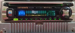 Máy phát nhạc liền Amply PIONEER DEH P3300. Tính năng Radio/Aux/CD.