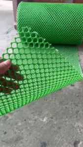 ( Khổ cao 50cm x dài 1m ) Lưới nhựa màu xanh lá mạ mắt lỗ 1cm  vách ngăn chắn chuột xâm hại cây trồng vật nuôi..