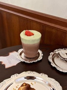 French Style Metal Coffee Cup Mat Vintage European Tea Cup Coaster Hall Bar Restaurant round Shape Silver Plated Cup Pad
