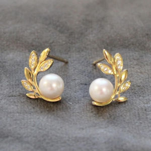 Huitan Fresh Style Leaf Design Stud Earrings Simulated Pearl Ear Stud for Women Gold Color Temperament Female Piercing Jewelry