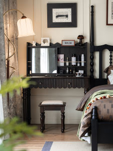 Retro Style Solid Wood Makeup Desk American Style Vanity Table with Stool One Piece Dressing Table Luxury Quality Furniture