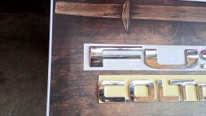 Emblem Logo Fuso Canter / Emblem FUSO Colt diesel Canter / Logo emblem Mitsubishi fuso timbul / Logo tulisan Fuso chrome / emblem fuso coltdiesel /emblem tulisan fuso L300 / logo fuso timbul / Mitsubishi fuso - Logo fuso canter
