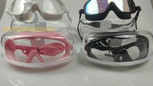 แว่นตาว่ายน้ํากันน้ํากันหมอกกรอบใหญ่สําหรับผู้ชายและผู้หญิง แว่นตาว่ายน้ํา ผู้ใหญ่ Goggles แถมปิดหูกันน้ําเข้า