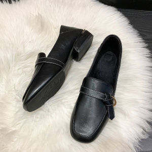 IELGY รองเท้าสายเดี่ยวหนังนิ่มส้นหนาสำหรับผู้หญิงรองเท้าส้นสูงหัวเหลี่ยมหัวเหลี่ยมปานกลางปากตื้นเข้าได้กับทุกชุดสไตล์เกาหลีรองเท้าหนังขนาดเล็กลำลอง