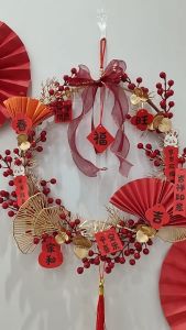 Vòng hoa treo cửa trang trí tết cành đào đông chào đón năm mới QT789