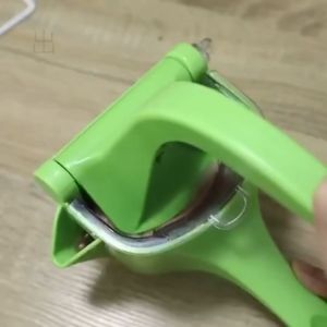 Plastic Green Manual Fruit Hand Press Citrus Extractor Machine Manual Lemon Squeezer Juice Orange Juicer Mixer Mini