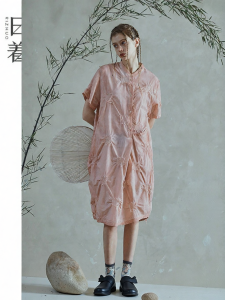 Chivalrous Style Embossed Loose Dress