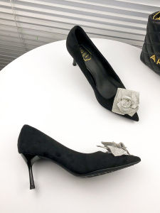 รองเท้าส้นสูงแบบสวมหัวแหลมสำหรับผู้หญิง ทรงหัวแหลม ด้านหน้าเป็นลูกไม้ ด้านข้างเป็นหนัง PU รองเท้าส้นเดี่ยวสีดำ รองเท้าส้นเดี่ยวสำหรับงานเลี้ยง