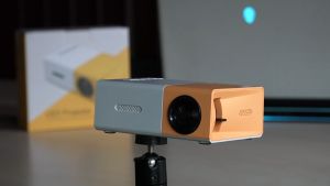 Tripsky yg300 Projector mini untuk hp untuk nonton netfilx dari rumah lewat hp dengan layar besar dan