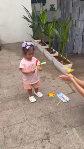 Đồ Chơi Chong Chóng Antona - Chong Chóng Bay Nhựa Nguyên Sinh Màu Sắc Cầu Vồng Cho Bé Vận Động CarynLAZADA