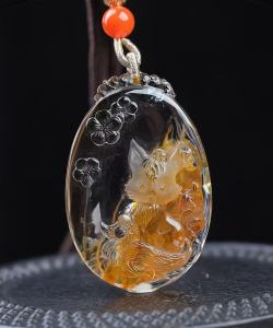 Natural beauty yellow rabbit hair nine-tailed fox pendant. The color is too beautiful the shape is full and the nine-tail fox is exquisitely carved to attract wealth and blessings bless peace and promote the relationship between husband and wife