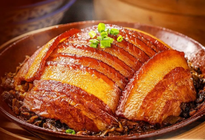 Braised Pork with Plum Cabbage and Salty Roasted White New Years Eve Rice heated and ready to eat 350gx2   梅菜扣肉