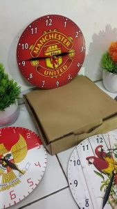 JAM DINDING KAYU MOTIF BOLA / PAJANGAN DEKORASI RUMAH