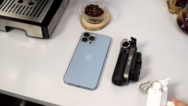 TNW T26 3in1 Mini ไม้เซลฟี่ ขยายได้ Grip Phone Tripod รีโมทบลูทูธในตัว Selfie Stick มีไฟLED สำหรับการถ่ายวิดีโอ Vlog