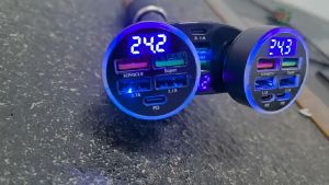 【FUCO】12V/24V Tẩu Sạc Nhanh  PD QC3.0 USB C 5 Cổng Có Đèn LED Cho Xe Hơi