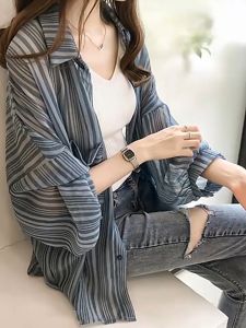 COD เสื้อเชิ้ตลายทางคอปกแขนยาวผู้หญิง | Oversize เสื้อคลุมกันแดดแฟชั่นเกาหลีย้อนยุค | แมชง่ายกับทุกลุค