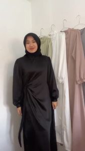 Arabel Dress Satin Velvet Gamis Kondangan Wisuda Tunangan Lamaran Engagement Bridesmaid Prewedding Outfit Lebaran Mewah Elegan Hitam Polos