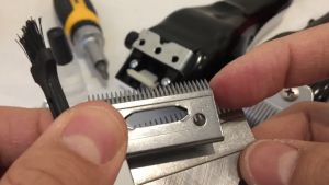 Wahl ใบมีดฟันปัตตาเลี่ยน 2 ชิ้น รุ่น B-102 ขนาด 4.1 ซม. (41 มม.) สำหรับเปลี่ยนกับ 4 รุ่น HAH-2131 HHC-2150 HHC-2160 HHC-2165 HHC-2161 - สีเงิน