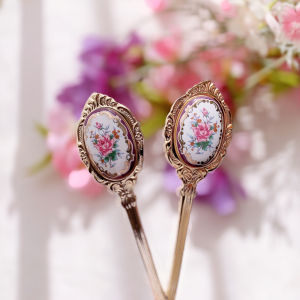 Exquisite Stainless Steel Vintage European Floral Rose Coffee Spoon Dessert Fork Spoon Dining Utensils Metal Court Style
