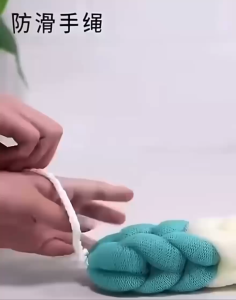 Loofah Bristles Berus Mandi / Loofah Bristles Brush Bath Ball Scrubber Shower Body Back Scrub Lembut Berus Mandi 长沐浴球搓澡刷 (RANDOM)