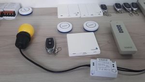 Bộ công tắc điều khiển từ xa xuyên tường tần số cao 433Mhz - RF10 và remote 2 nút AB