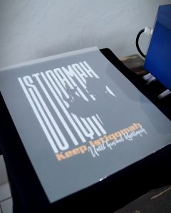 Desain Kaos Keren - Keep Istiqomah - Kaos Islami - Bahan Combed 20s Lembut Nyaman Standar Distro