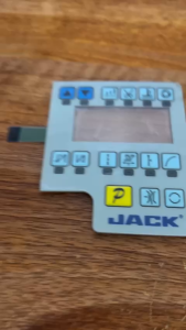 Tấm dán màn hình chữ P MÀU VÀNG JACK lắp cho máy may công nghiệp (GIÁ 1 CÁI)