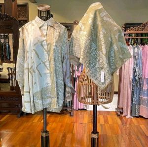 Faya Set Tunik + Jilbab by Dian Pelangi LIMITED EDITION Setelan Baju Blouse Atasan Kemeja Blus Hijab Kerja Kantor Casual Formal Pesta Pernikahan Kondangan Lebaran Wanita Hijaber Cantik Anggun Modis Modern Elegan Mewah Model Korea Terbaru Motif Kekinian