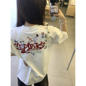 เสื้อยืดแขนสั้นผู้หญิงสไตล์อเมริกัน ทรงหลวม ทรงเข้ารูป ลายดอกไม้ ผ้าฝ้าย ทรงเข้ารูป เสื้อเชิ้ตคอกลม