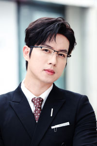 Photochromic Reading Sunglasses for Men Ultralight Titanium Eyeglasses Frame Presbyopia EyeglassesSquare Glasses