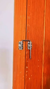 Khóa chốt cửa inox chống mở cửa tự động