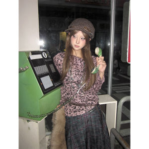 Street Style Womens T-Shirt Shoulder Bared Leopard Print Inner Wear Base Layer Long Sleeve One-Shoulder Bubble Pineapple Oil Pink